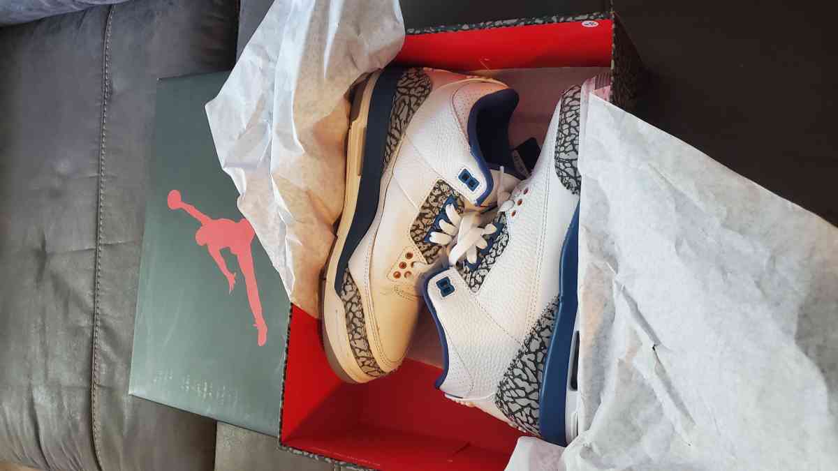 Kids Jordans size 5 JOLIET  PICKUP - Joliet, Illinois - FleaMarketBay