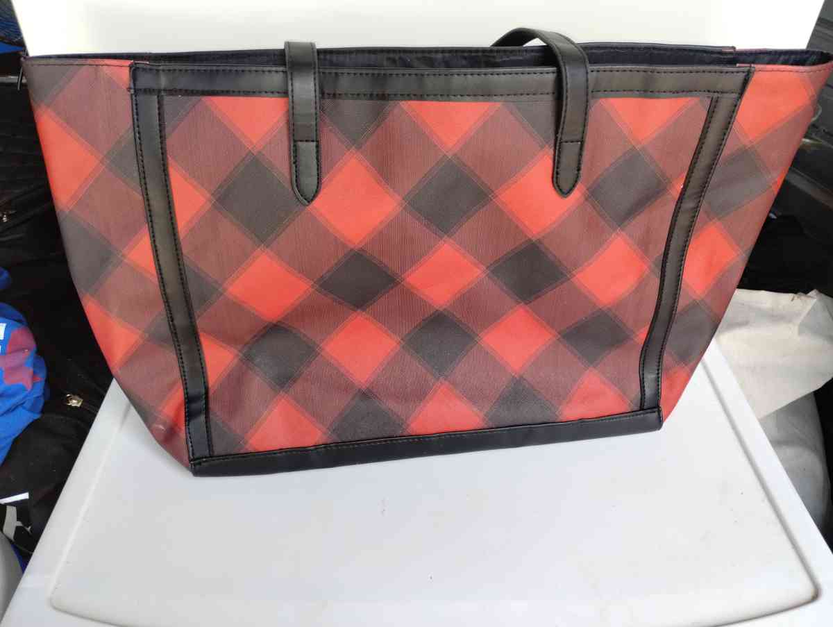 Red and black checkered Victoria Secret tote - Platte City, Missouri - FleaMarketBay