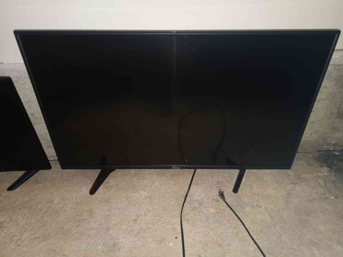 selling my 43 inch tv - Dallas, Texas - FleaMarketBay
