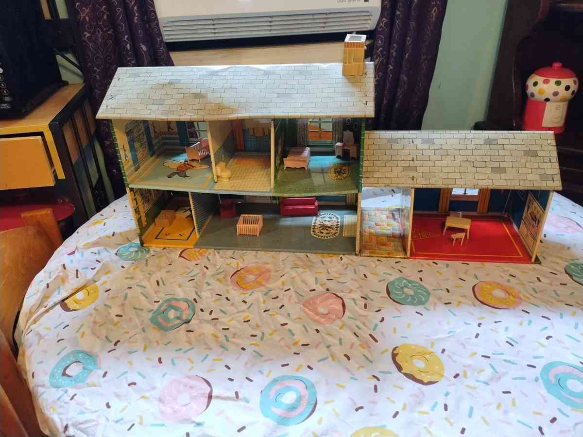 metal antique dollhouse - Ridley Park, Pennsylvania - FleaMarketBay