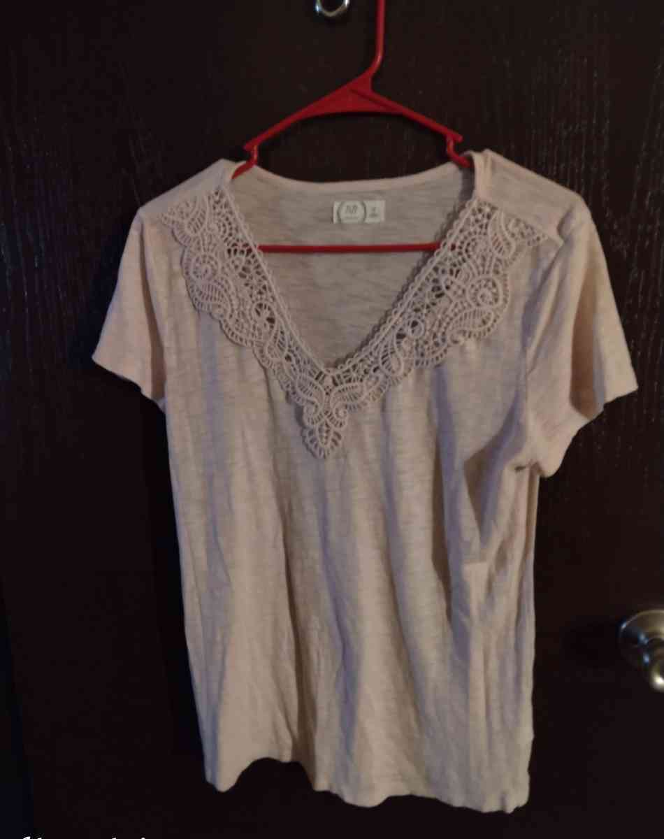 womans  shirts - Fayette, Ohio - FleaMarketBay