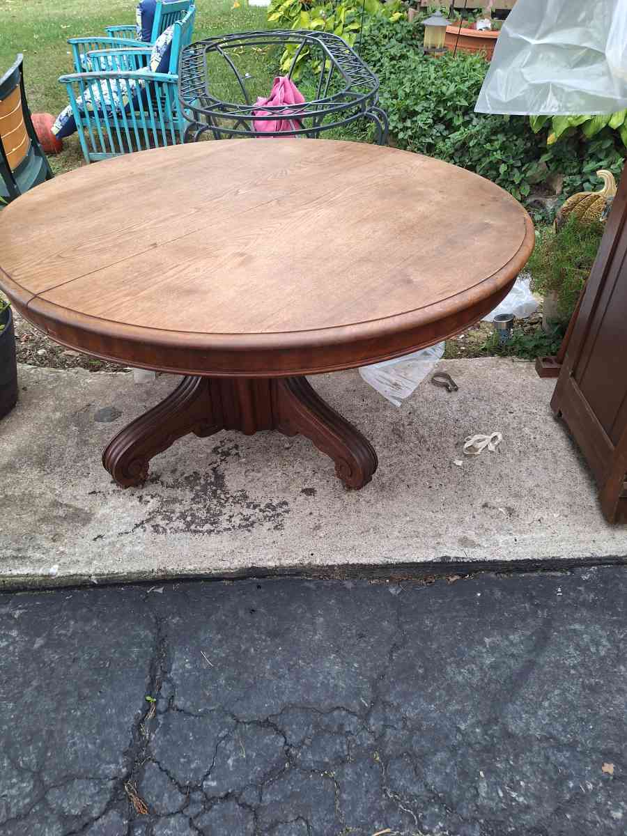 hutch round 5 leaf table 6 chairs - Shepherdsville, Kentucky