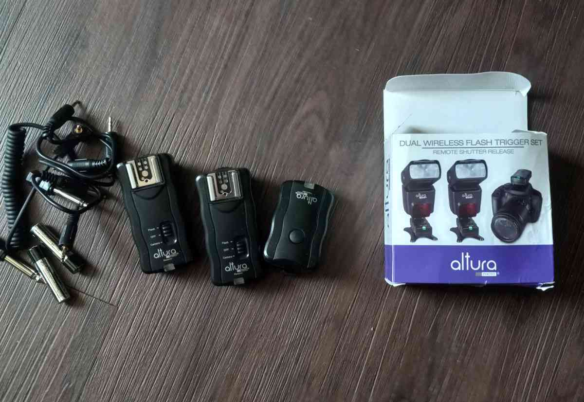 Dual Wireless Flash Trigger Set - Morrisville, North Carolina - FleaMarketBay