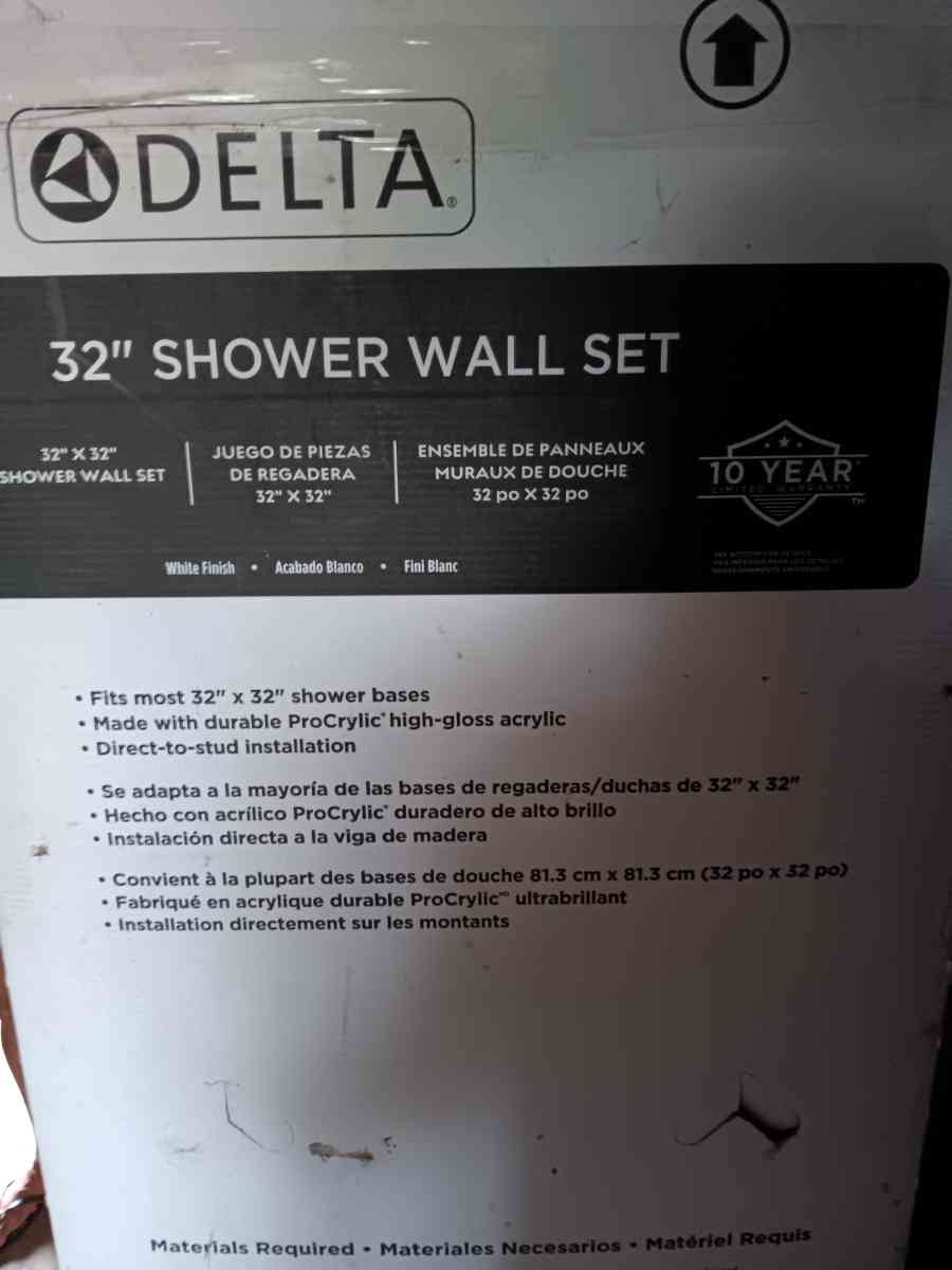 Shower wall with base - San Benito, Texas - FleaMarketBay