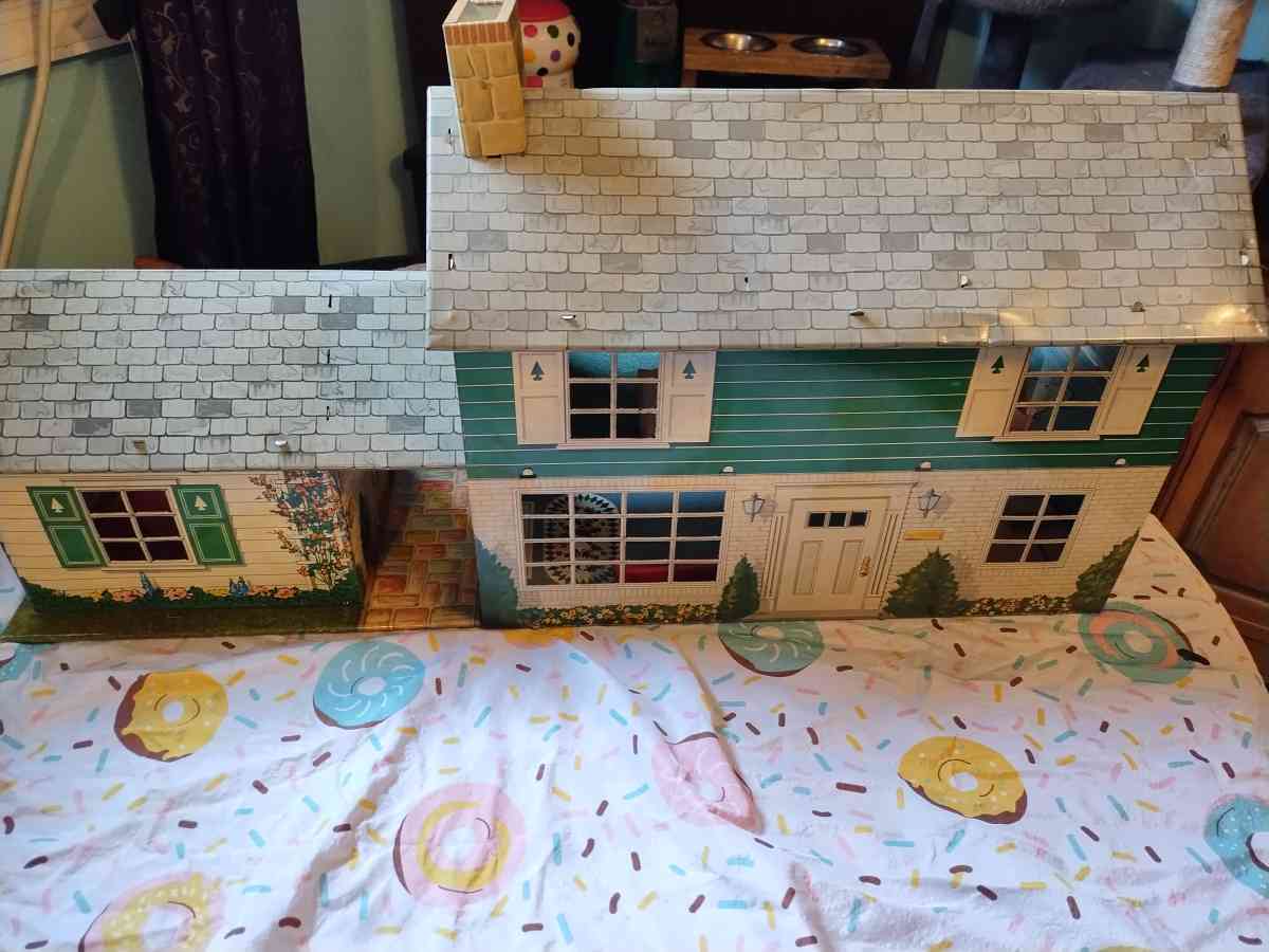 metal antique dollhouse - Ridley Park, Pennsylvania - FleaMarketBay
