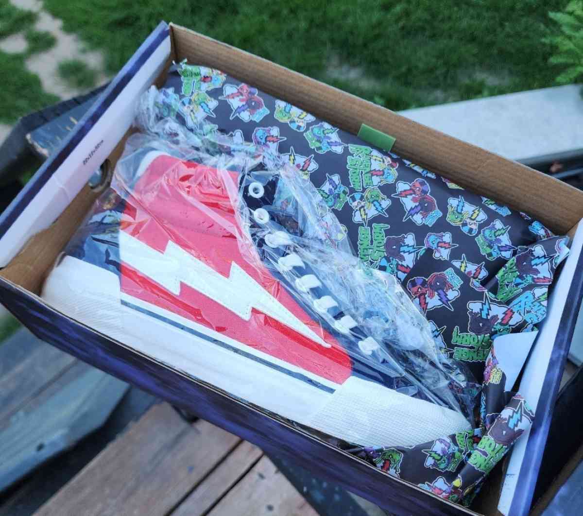 REVENGE x STORM HIGH TOP RED  NAVY  SIZE 8M 95W - Saint Louis, Missouri - FleaMarketBay