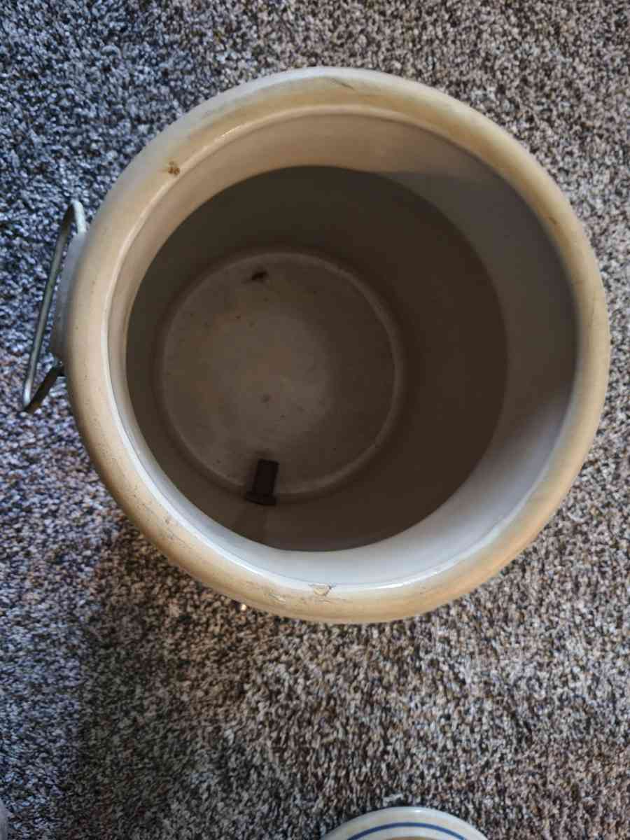 red wing 2 gallon water cooler with lid and spigot prestine - Glendale Heights, Illinois - FleaMarketBay