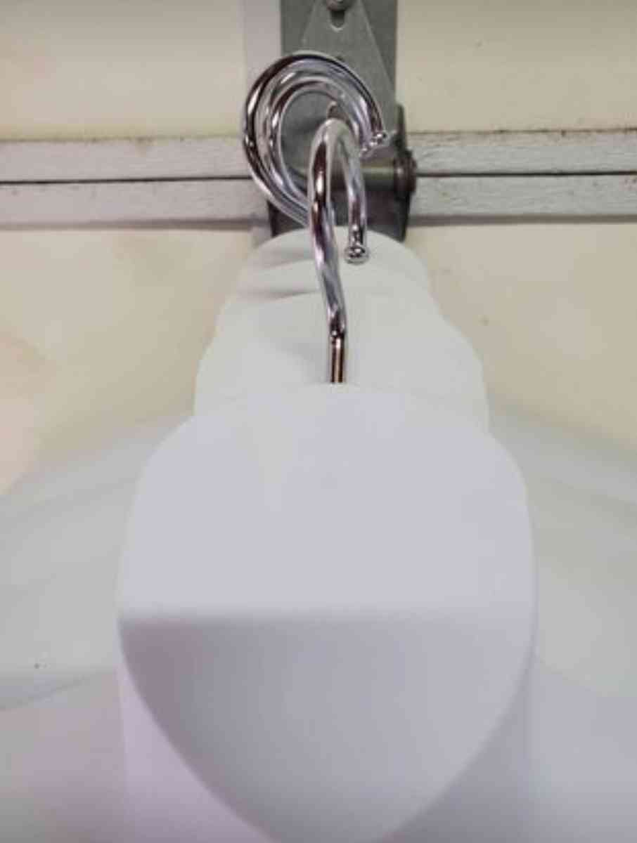 Female Molded White Form w Hook  Mannequin  Retail Boutique - Rock Island, Tennessee - FleaMarketBay