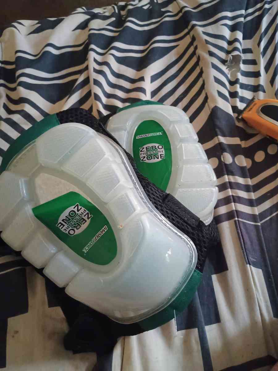 new never used knee pads