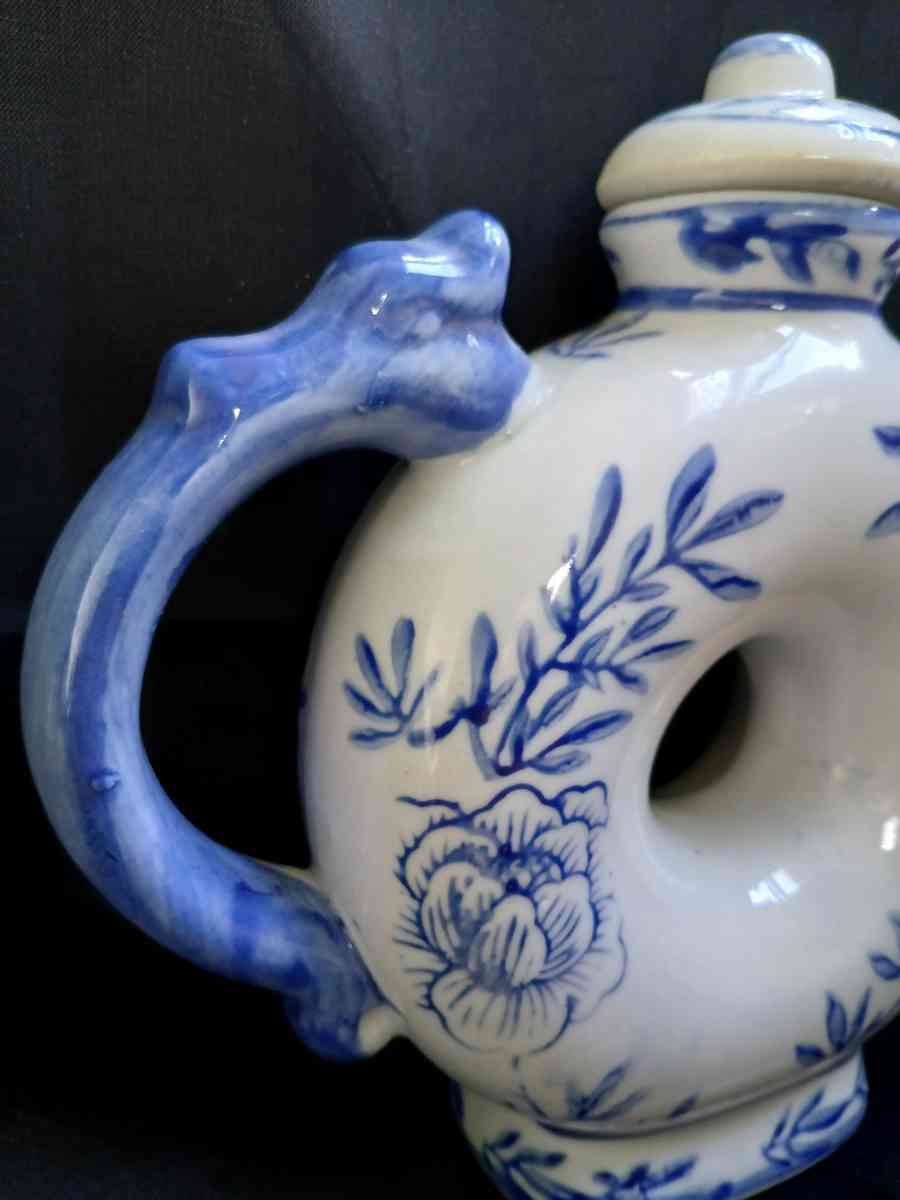 Chinese Vintage Porcelain Blue and White Dragon Handle Donut - Kingston, Pennsylvania - FleaMarketBay