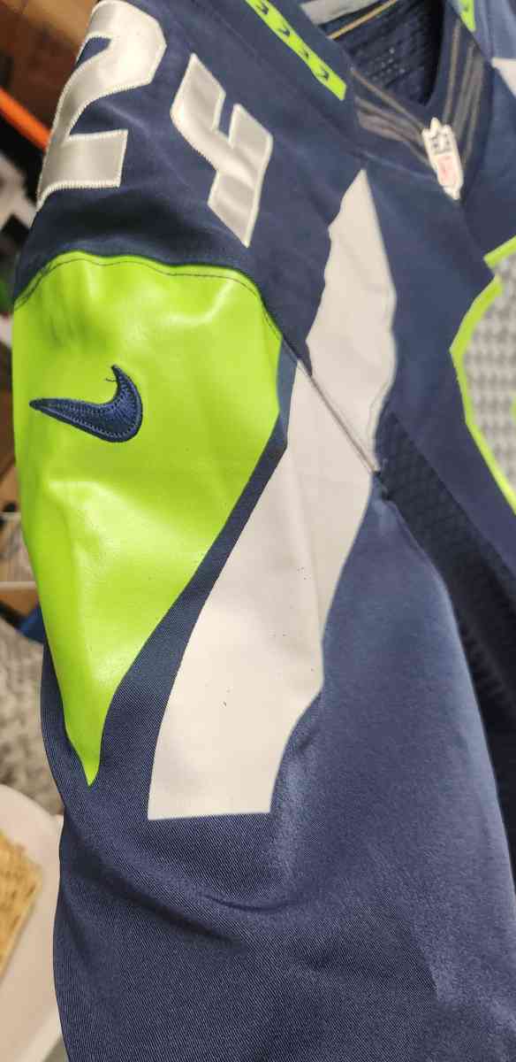 NFL Seahawks Marshawn Lynch 24 Onfield 24 Seahawks Jersey - Kenner, Louisiana - FleaMarketBay