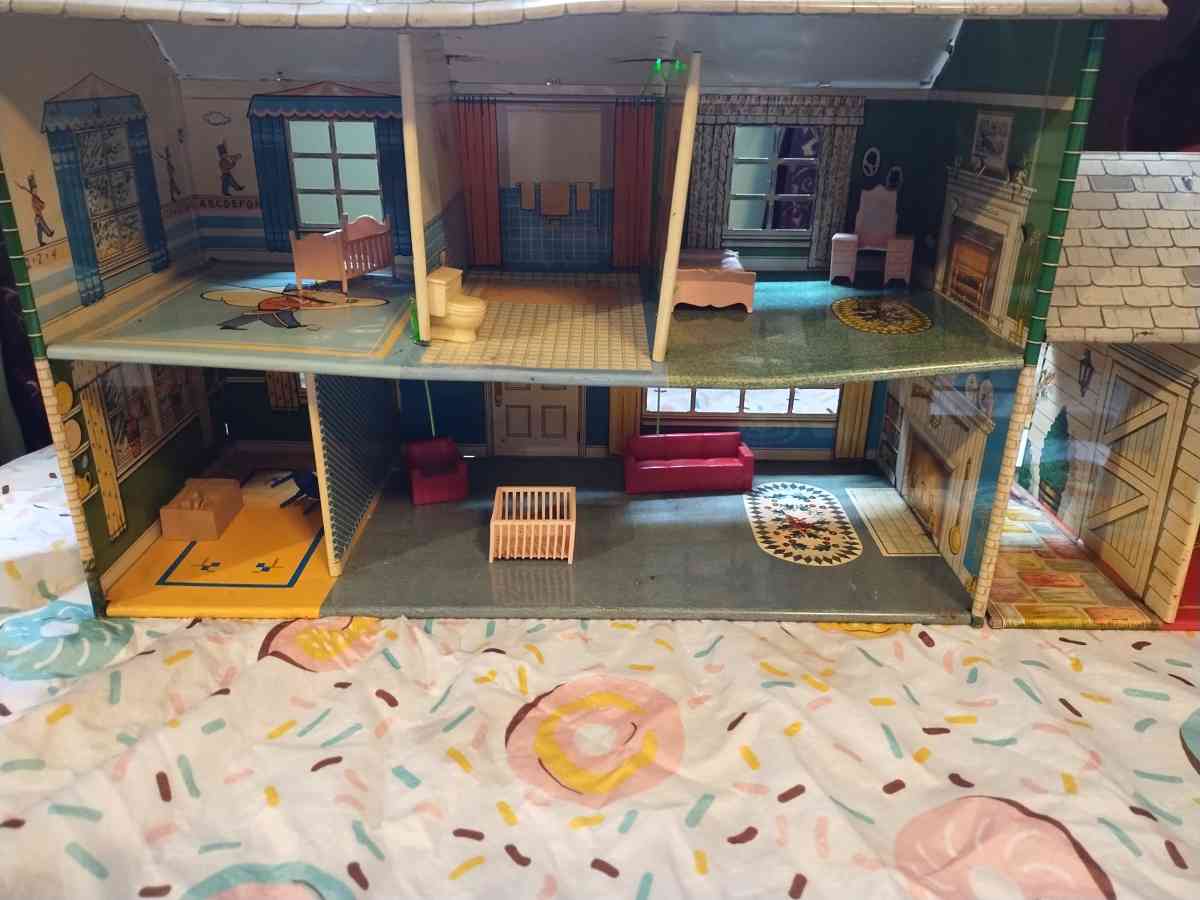 metal antique dollhouse - Ridley Park, Pennsylvania - FleaMarketBay