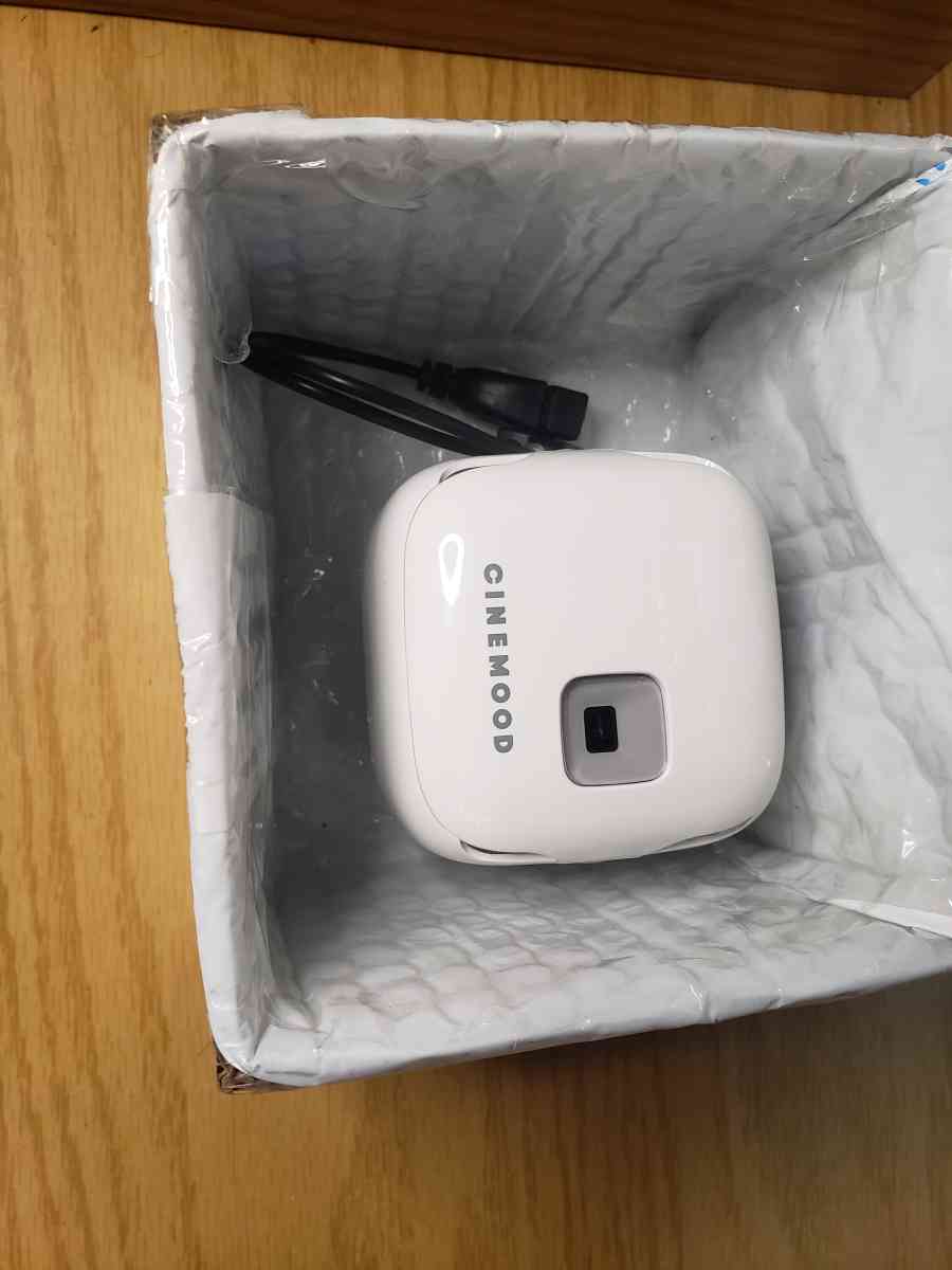 Portable projector 4k - Bronx, New York