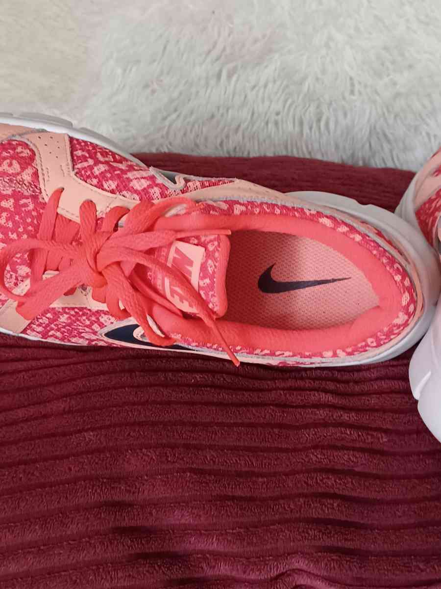 NIKE FLEX EXPERIENCE - Horn Lake, Mississippi - FleaMarketBay