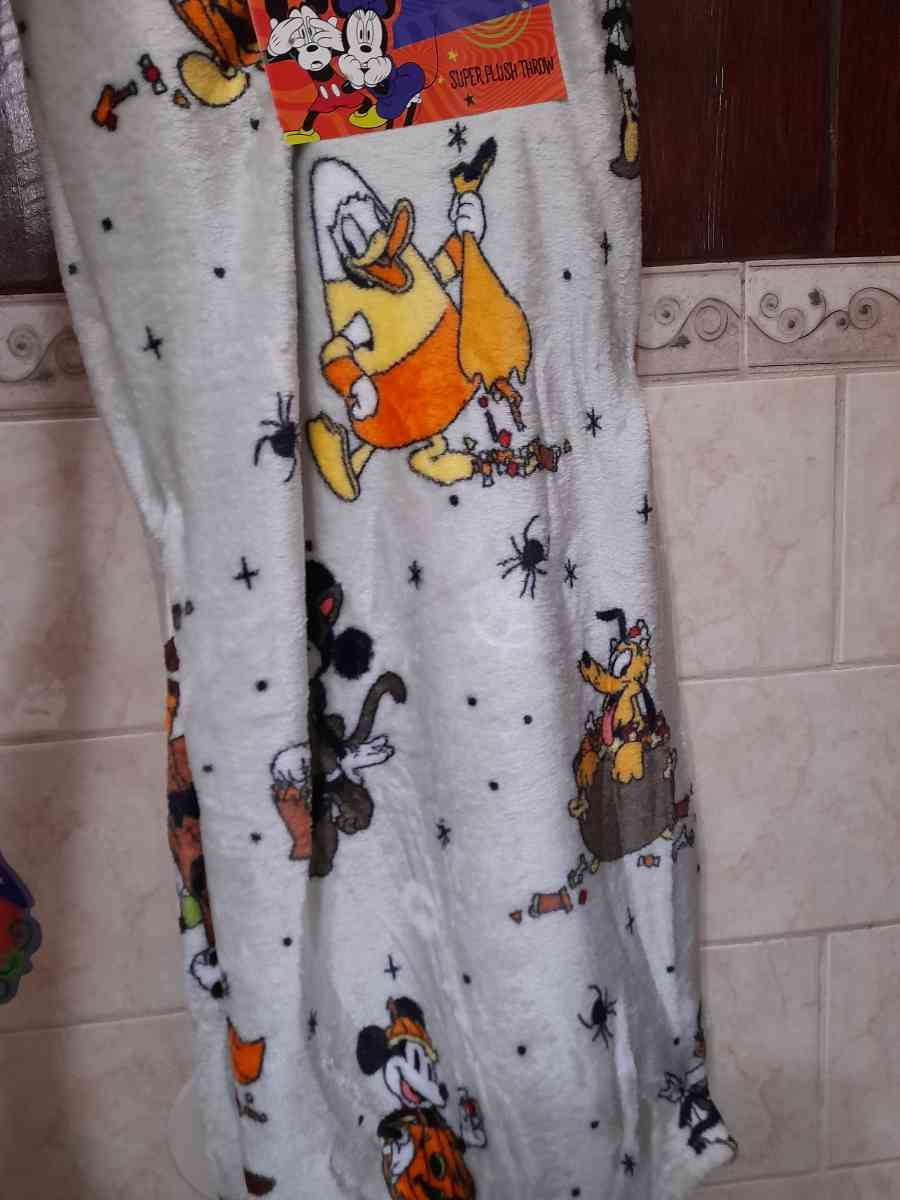 mickey vintage throw blanket - Fort Lauderdale, Florida - FleaMarketBay