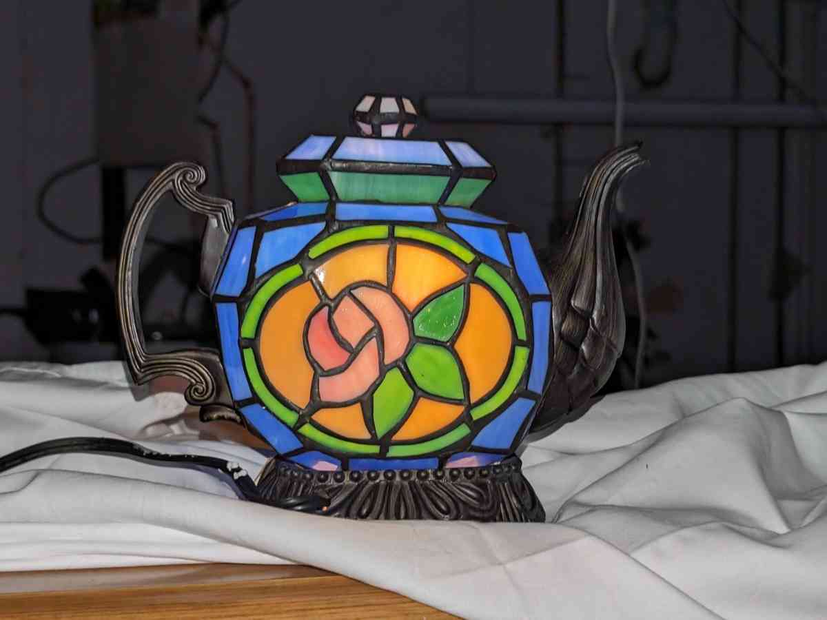 LAMP THAT WORKS FOR ME BASE LIGHTS UP ALSO - Columbia, Alabama