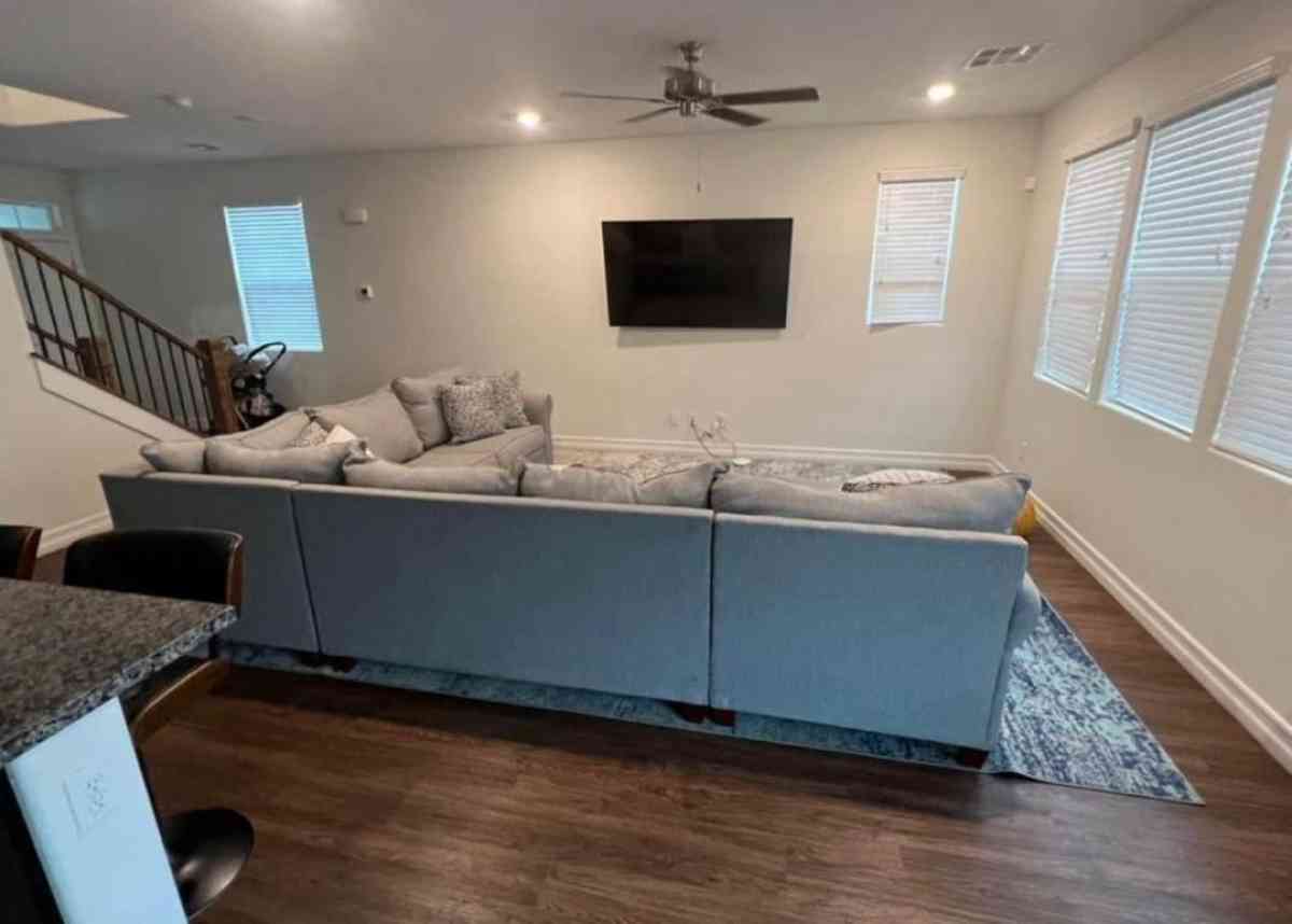 SECTIONAL SOFA - Lancaster, California - FleaMarketBay