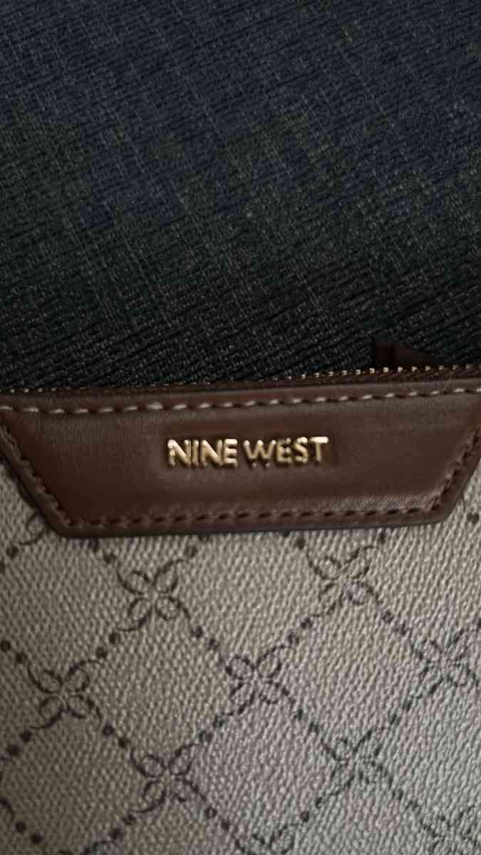 Nine West wristlet - Indianapolis, Indiana - FleaMarketBay