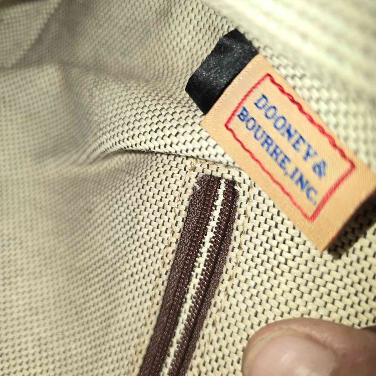 vintage authentic Dooney and Bourke shoulder bag - Sandusky, Ohio - FleaMarketBay