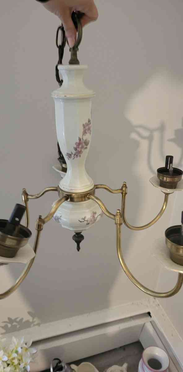 antique porcelian and brass flower chandelior - Cleveland, Ohio