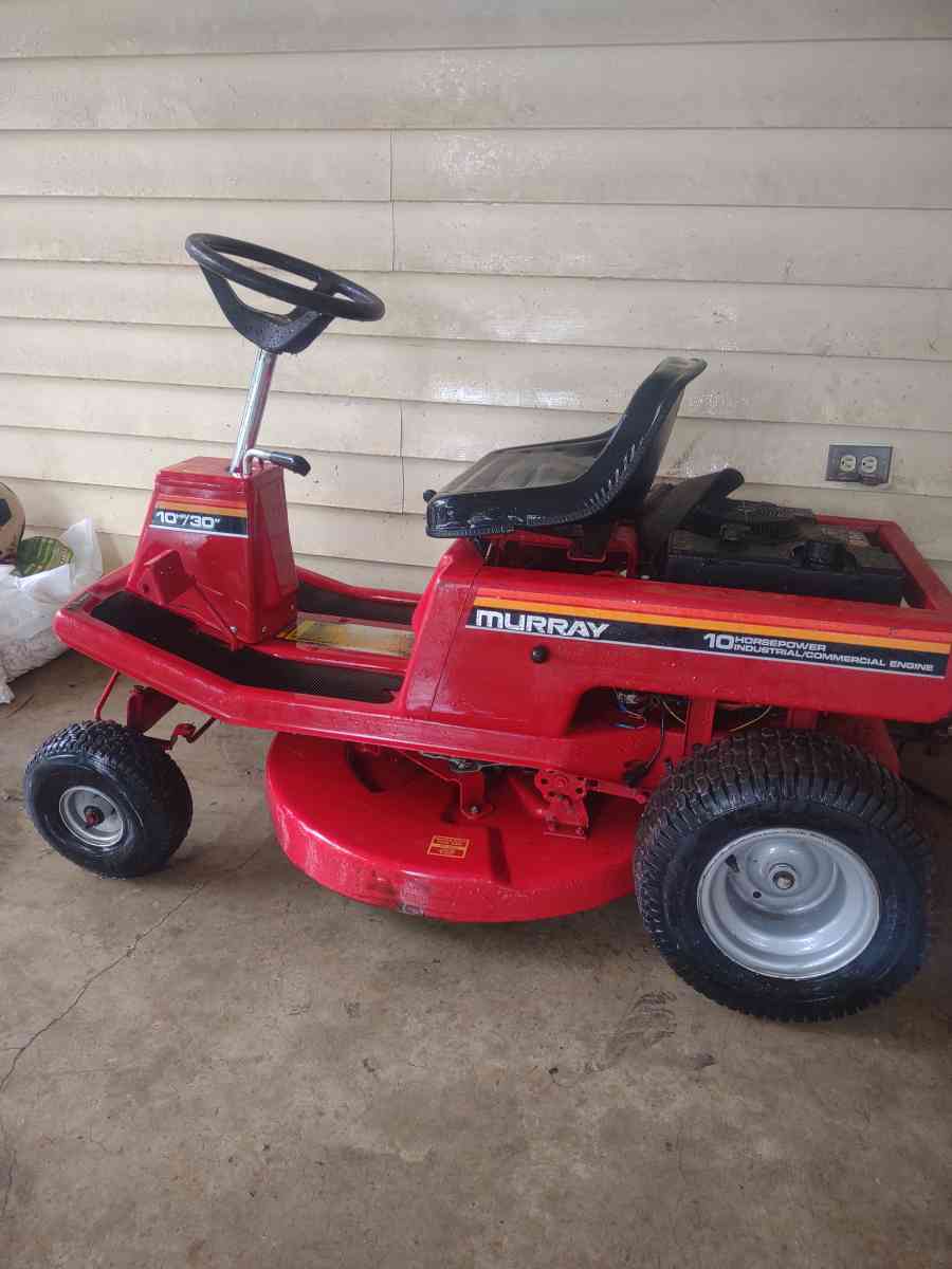 Murray 10 horsepower riding mower - Gainesville, Georgia