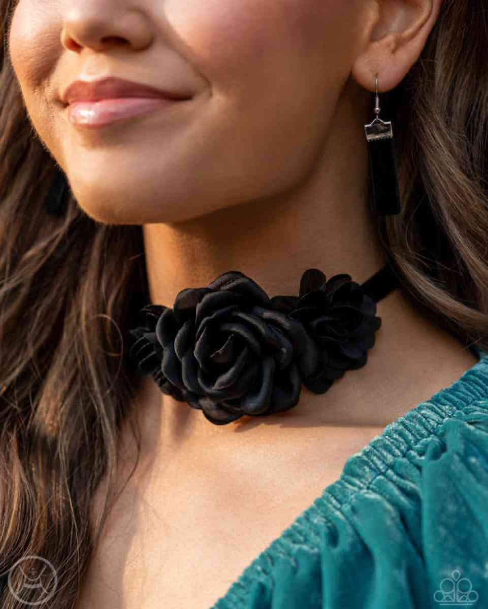 Very Viscountess Black Choker - Hector, Arkansas - FleaMarketBay