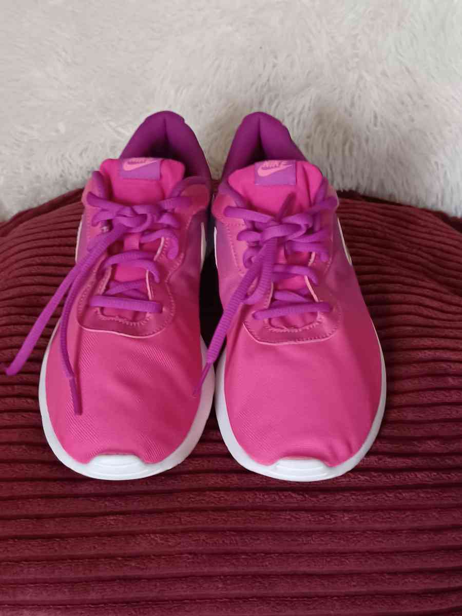 NIKE TANJUN - Horn Lake, Mississippi - FleaMarketBay