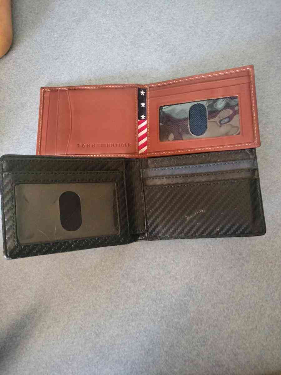 4 mens Wallets - Amarillo, Texas - FleaMarketBay