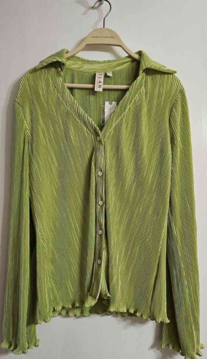 ANTHROPOLOGIE DOLAN GREEN LETTUCE HEM BUTTON BLOUSE - San Antonio, Texas