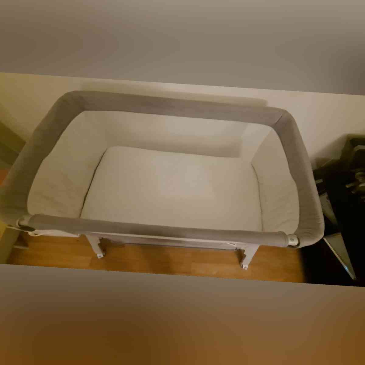 minie crib for baby - Van Nuys, California - FleaMarketBay