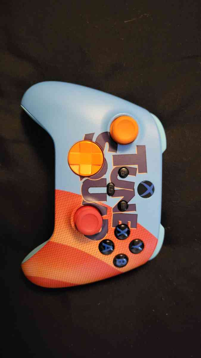 Xbox One limited edition Looney tunes controller - San Gabriel, California - FleaMarketBay