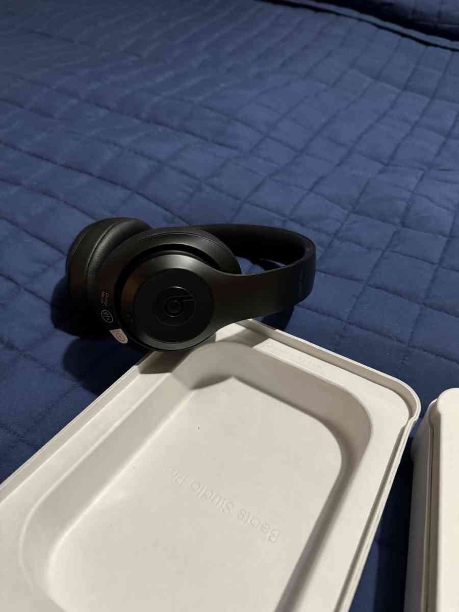 BEATS HEADPHONES - Hibbing, Minnesota - FleaMarketBay