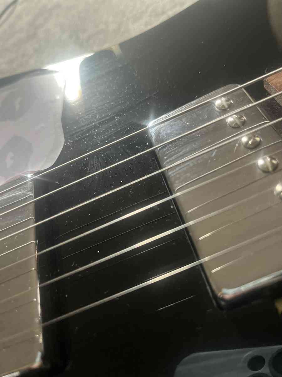 2 guitars for sale price reduced - Louisville, Kentucky - FleaMarketBay