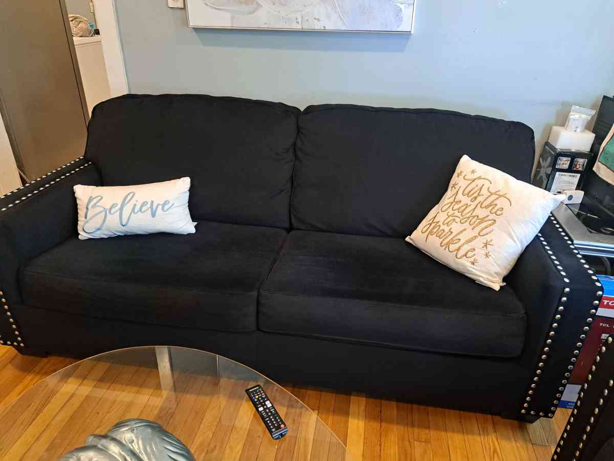 living room sofa and loveseatgood condition - Milford, Massachusetts - FleaMarketBay