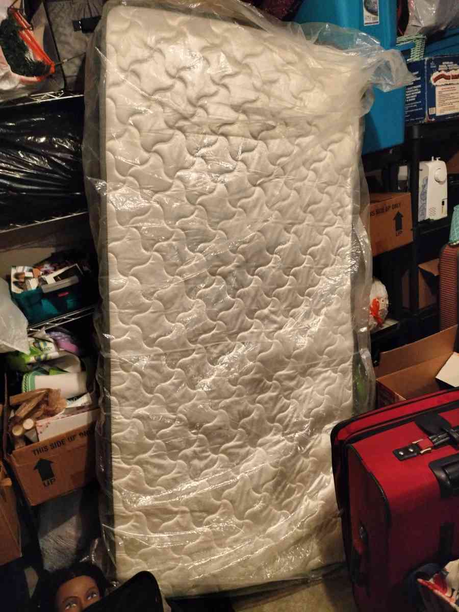twin mattress - Topeka, Kansas - FleaMarketBay