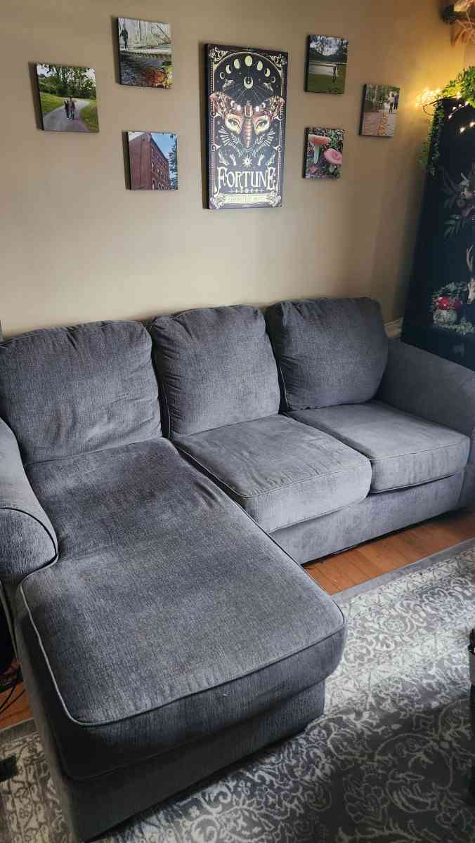 Like new grey couch - Fall River, Massachusetts - FleaMarketBay
