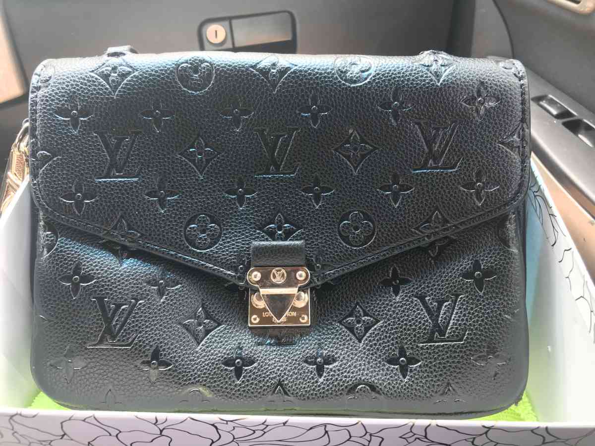 Louis Vuitton black purse - Raleigh, North Carolina - FleaMarketBay
