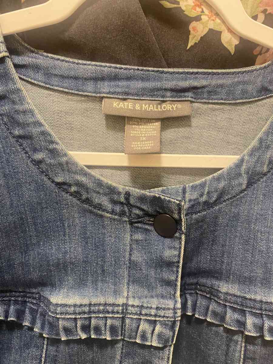 kate and Mallory - Pittsburgh, Pennsylvania - FleaMarketBay