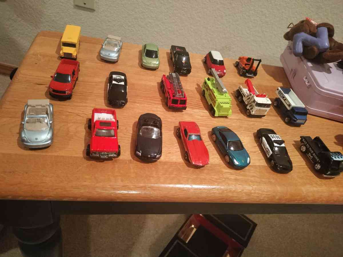 Hotwheels Cars and Trucks - Amarillo, Texas - FleaMarketBay