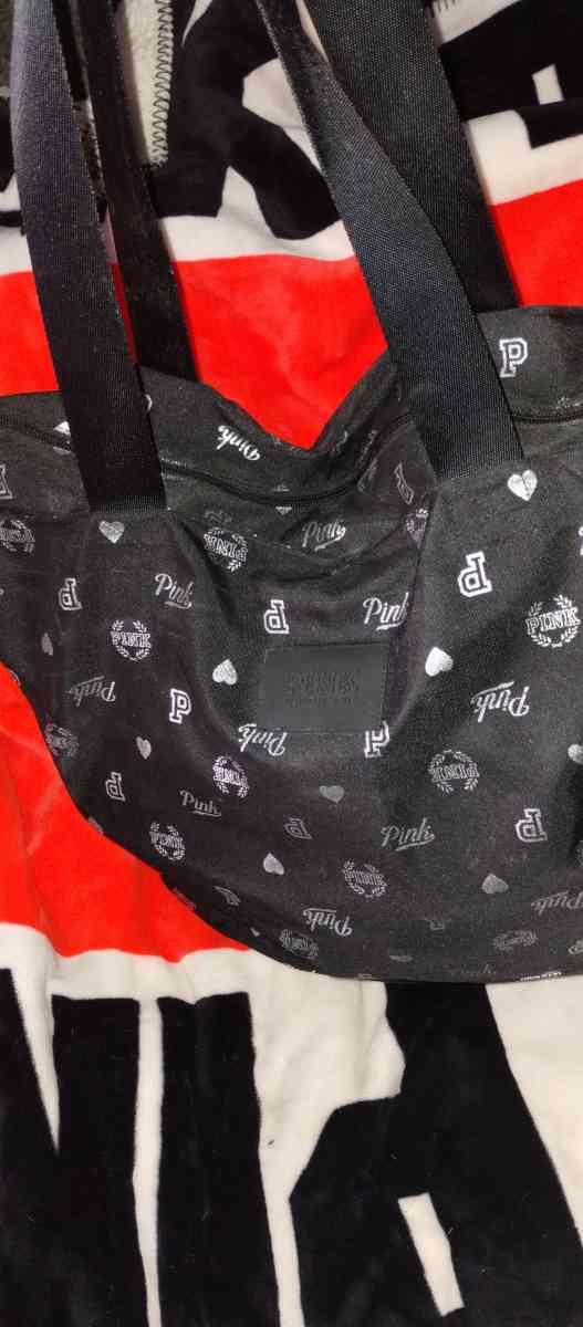 Pink by Victoria Secret overnight bag - Platte City, Missouri - FleaMarketBay