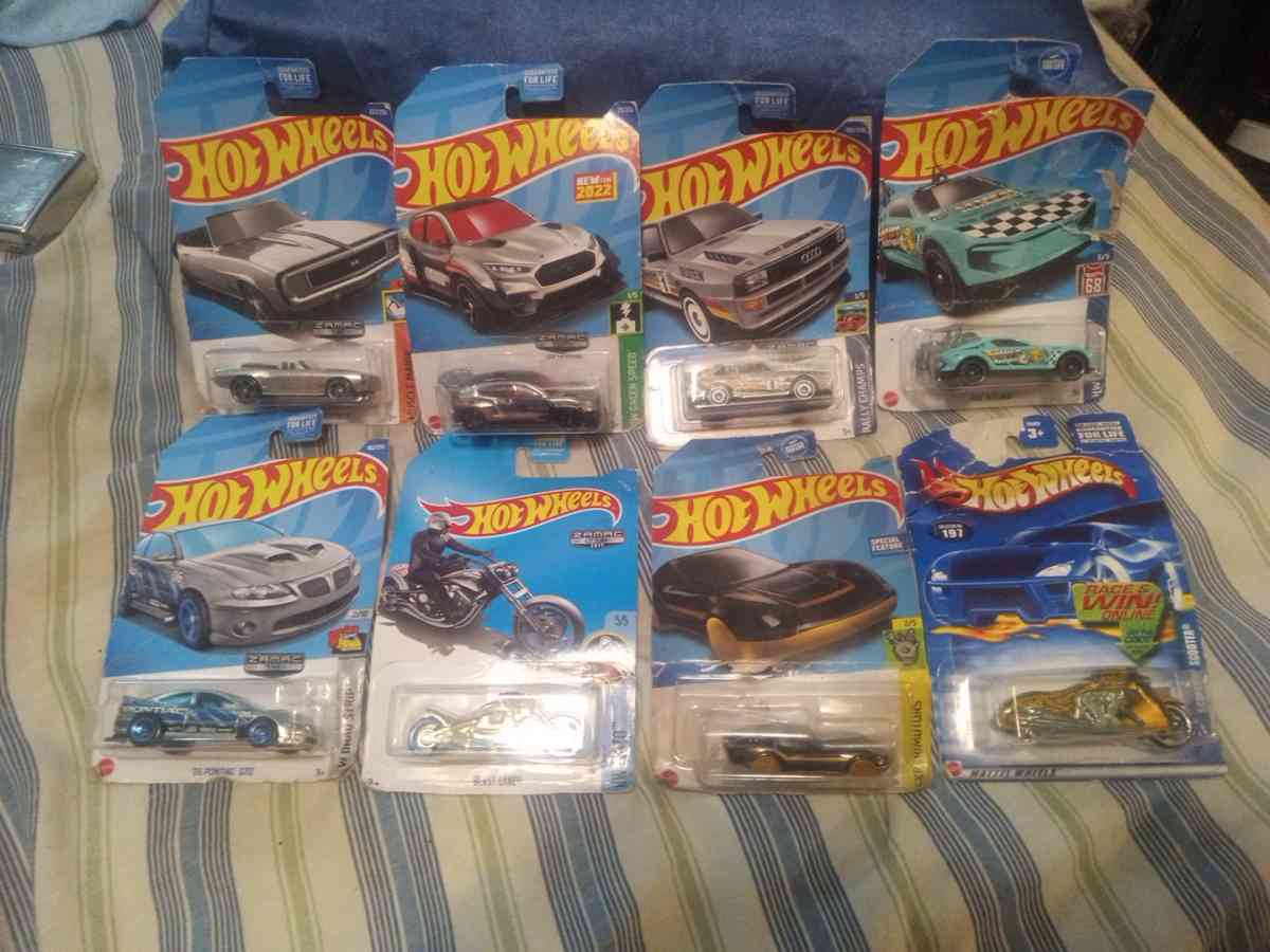 Set of 8 Hotwheels - Jasper, Missouri - FleaMarketBay