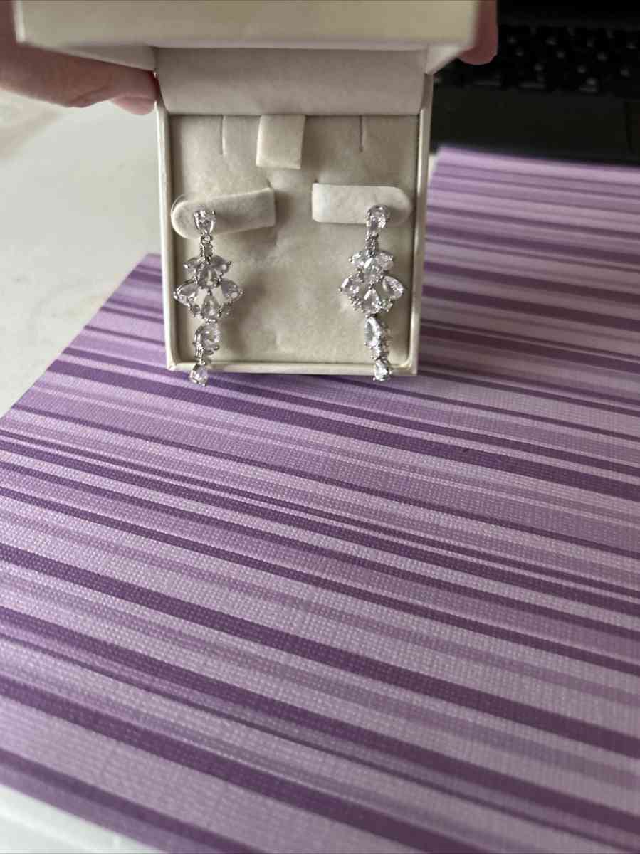 earring 1 - Indianapolis, Indiana - FleaMarketBay