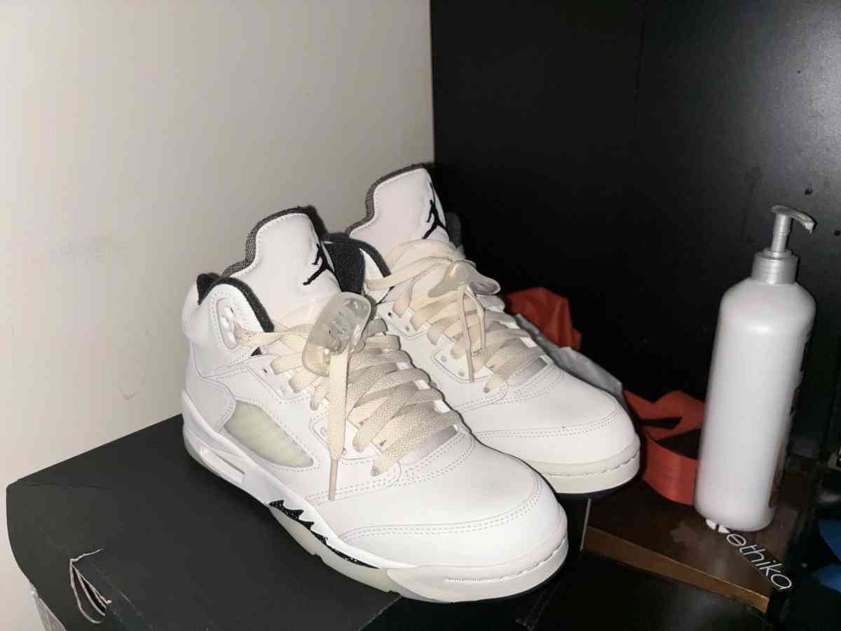 Jordans 5 retro SE sail - New Brunswick, New Jersey - FleaMarketBay