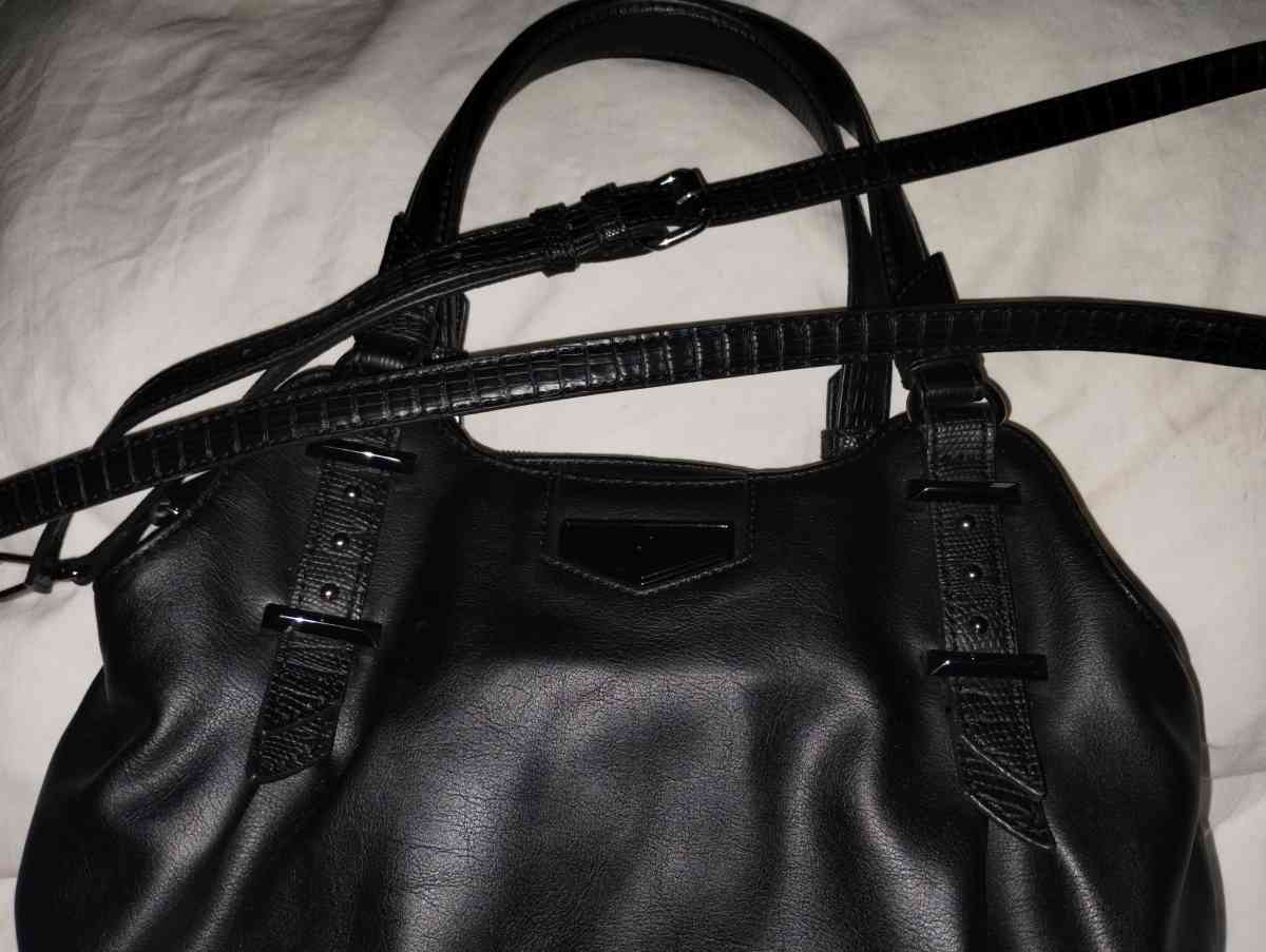 Vera Wang Bueno satchel - Platte City, Missouri - FleaMarketBay