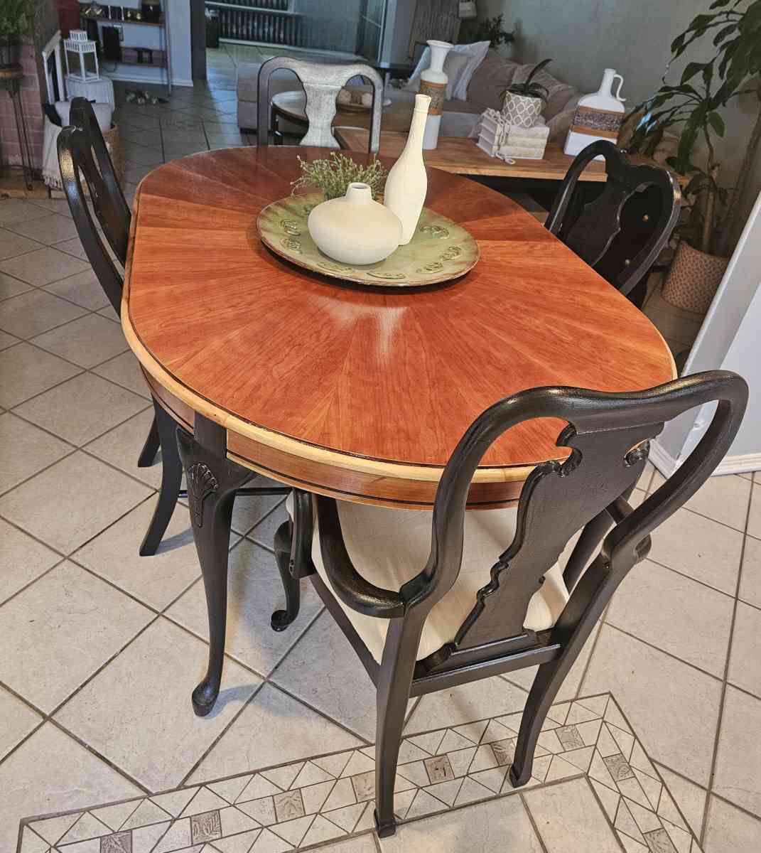 Dining Table and 4 Chairs - Clearwater, Florida - FleaMarketBay