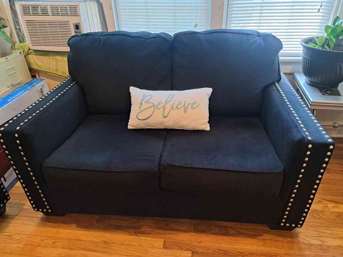 living room sofa and loveseatgood condition - Milford, Massachusetts - FleaMarketBay