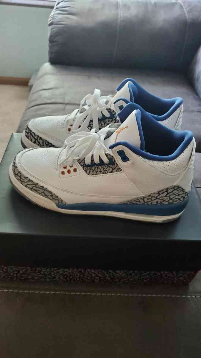 Kids Jordans size 5 JOLIET  PICKUP - Joliet, Illinois - FleaMarketBay