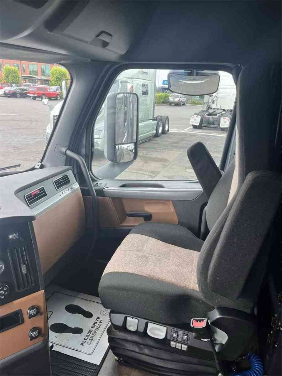 Neatly used 2017 Freightliner Cascadia Truck - Los Angeles, California - FleaMarketBay