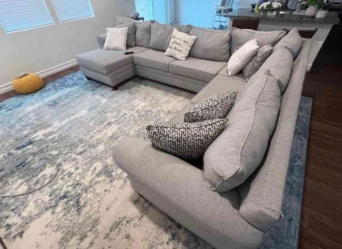 SECTIONAL SOFA - Lancaster, California - FleaMarketBay