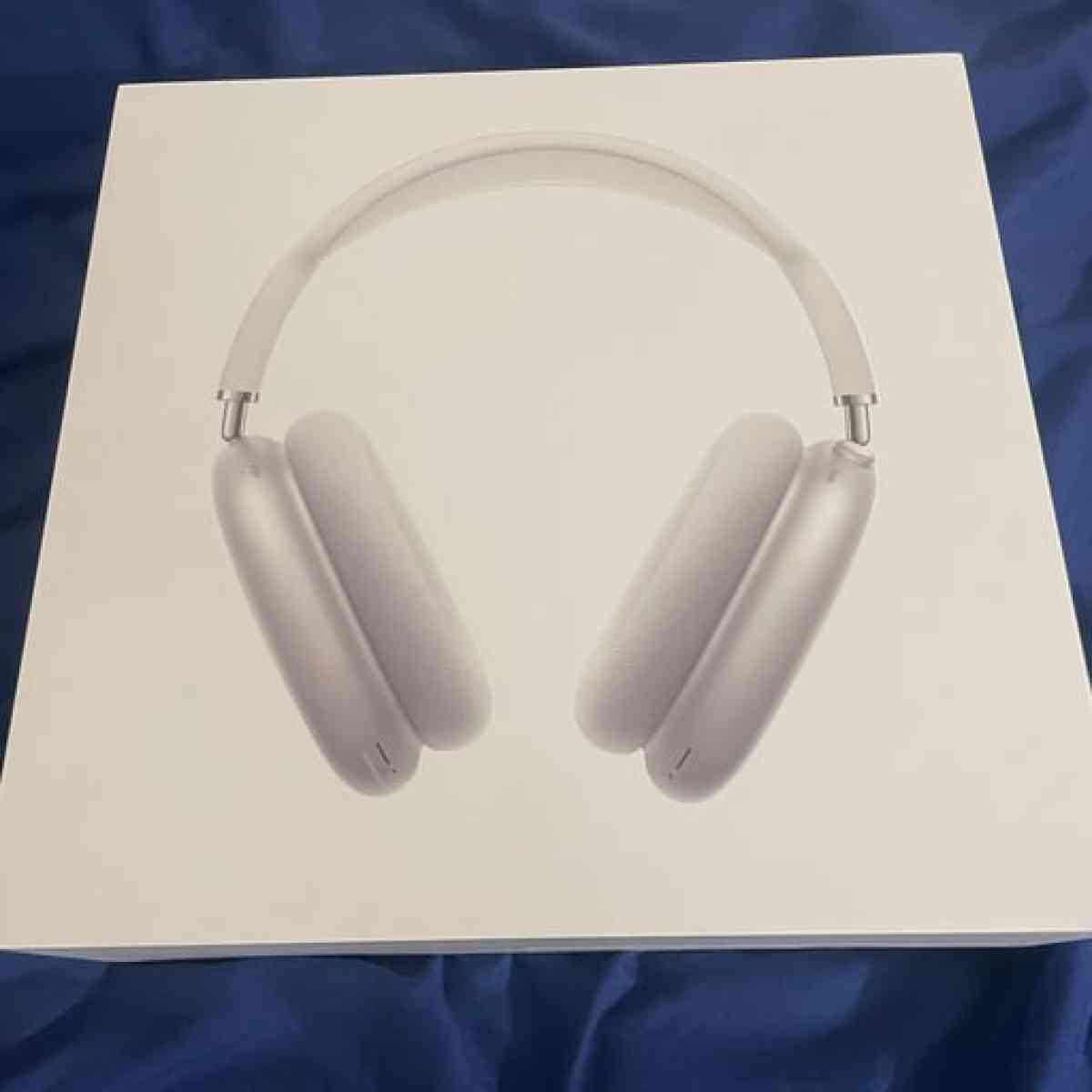 Apple airpod max - Albany, New York - FleaMarketBay